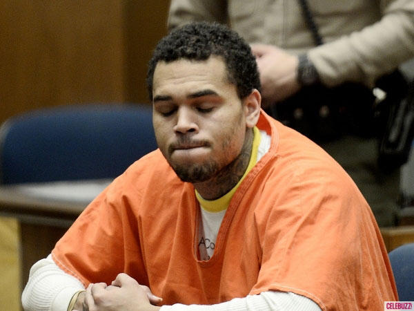 Chris Brown trong phiên tòa ngày 1/5