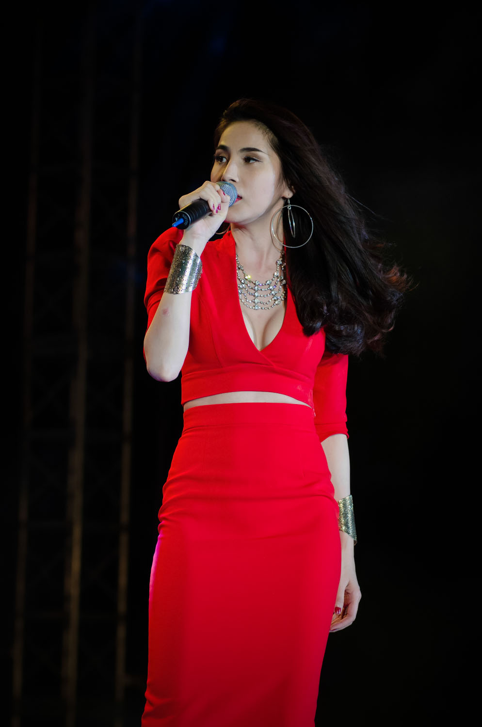 Trong vở nhạc kịch Tóc hát, cô vào vai một vị giám khảo khó tính của chương trình Ngôi sao Việt.