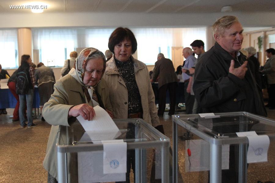 Khoảng 3 triệu người dân đi bỏ phiếu trưng cầu dân ý tại khu vực Đông Nam Ukraine ngày 11/5