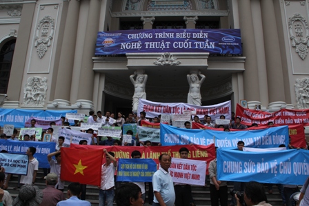 Có hàng ngàn người tham gia đoàn tuần hành tại TP Hồ Chí Minh