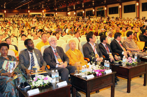 Đại lễ Vesak 2014 đã ra Tuyên bố chung Ninh Bình 2014 trong đó yêu cầu tôn trọng Công ước Liên Hợp Quốc về Luật Biển 1982, để duy trì hòa bình, ổn định và hợp tác thế giới. Ảnh: Giáo hội Phật giáo Việt Nam.