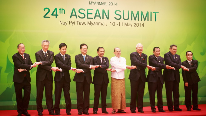 Thủ tướng và các nhà lãnh đạo ASEAN tại lễ khai mạc và trước phiên họp toàn thể