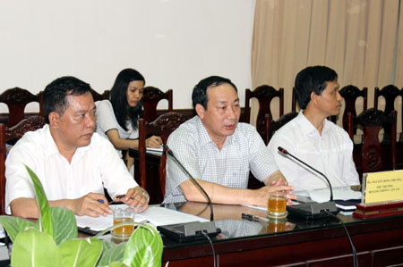 Thứ trưởng Bộ GTVT Nguyễn Hồng Trường chủ trì cuộc họp. 