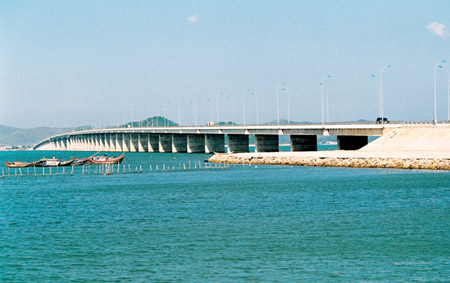 Cầu Thị Nại (Bình Định) đang giữ kỷ lục là cây cầu vượt biển dài nhất Việt Nam