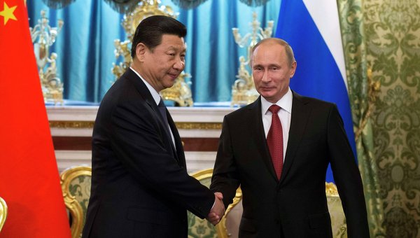 Tổng thống Nga Vladimir Putin bắt tay Chủ tịch nước Trung Quốc Tập Cận Bình 