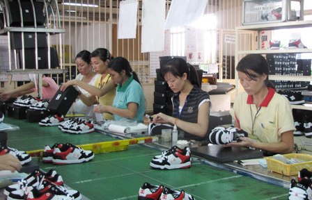 Các doanh nghiệp sản xuất giầy đang đối mặt với nguy cơ bị làm hàng nhái