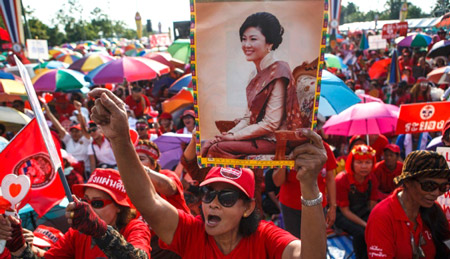  Phe áo đỏ cho rằng thay thế Thủ tướng là bất hợp pháp