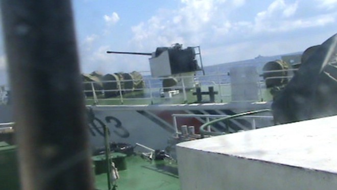 Khẩu pháo của tàu Hải cảnh 44103 Trung Quốc luôn ở tình trạng tháo bạt.