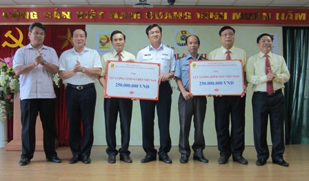Cienco 4 trao tặng 500 triệu đồng cho lực lượng Cảnh sát biển và Kiểm ngư VN