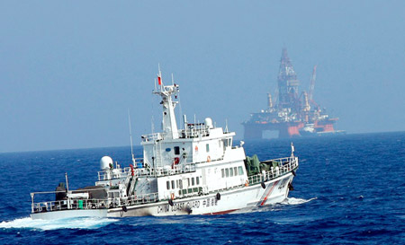 Tàu Trung Quốc bảo vệ giàn khoan Haiyang Shiyou 981 hạ đặt trái phép tại vùng biển Việt Nam