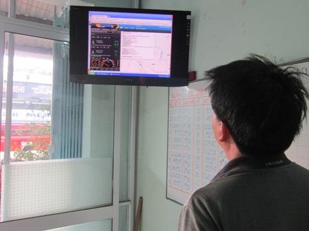 Theo dõi hoạt động của các phương tiện vận tải khách tại HTX Vận tải Thống Nhất, tỉnh Quảng Ngãi