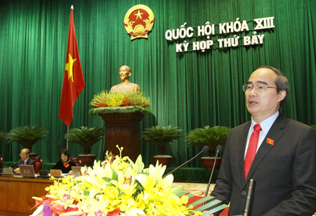 Chủ tịch Ủy ban MTTQ Việt Nam Nguyễn Thiện Nhân trình bày báo cáo tổng hợp ý kiến, kiến nghị của cử tri sáng 20/5 
