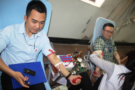 Tuổi trẻ tham gia hiến máu ủng hộ các nạn nhân bị tai nạn giao thông do Đoàn Bộ GTVT phát động