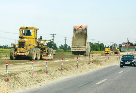 Bộ GTVT yêu cầu không nâng cao độ mặt đường và cầu tại các dự án mở rộng QL1