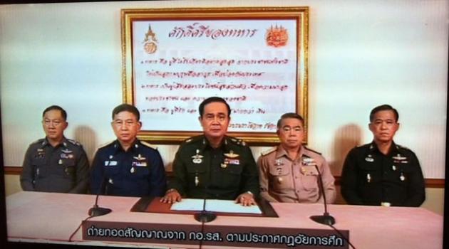 Tư lệnh lục quân và lãnh đạo các lực lượng vũ trang khác tuyên bố đảo chính trên truyền hình