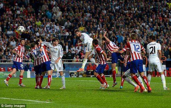  Vào những giây cuối cùng, Ramos ghi bàn quân bình tỉ số khiến trận đấu phải bước vào hiệp phụ