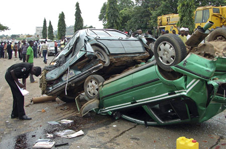 Hiện trường một vụ tai nạn giao thông ở Nigeria 