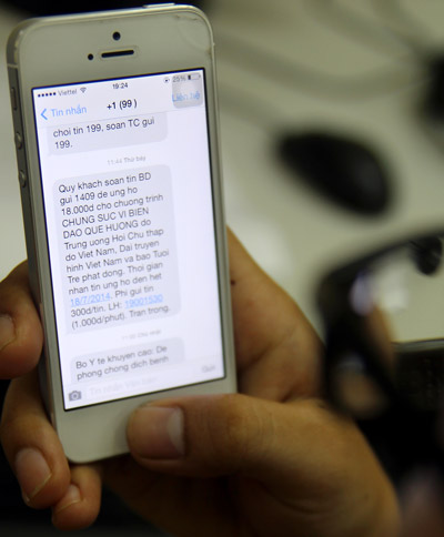 Với lợi nhuận hàng nghìn tỷ đồng, các doanh nghiệp viễn thông có thể cân nhắc tính cước tin nhắn ủng hộ biển đảo Ảnh: Hoàng Nam
