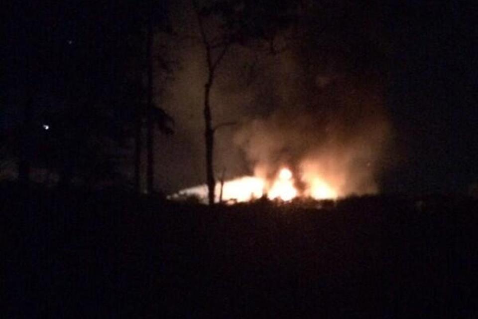 Chiếc máy bay xấu số bốc cháy sau khi đâm xuống đất khiến 7 người tử nạn 
