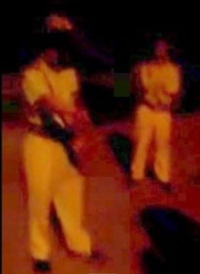 Hình ảnh CSGT trong video ghi lại việc chửi mắng, rút súng dọa dân. (Ảnh chụp từ video).