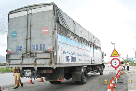 Trạm cân xe lưu động tại Km58 được đặt cùng chiều với trạm cân cố định tại Km 103+800