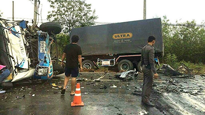 Hiện trường vụ tai nạn thảm khốc tại Thái Lan