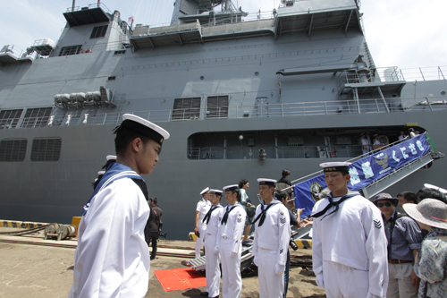 Lực lượng tàu Kunisaki đón khách