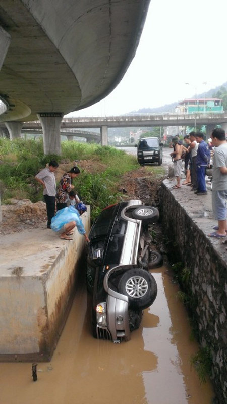 Vị trí xảy ra tai nạn là gầm cầu vượt bàn cờ Cái Lân, phường Bãi Cháy, TP.Hạ Long