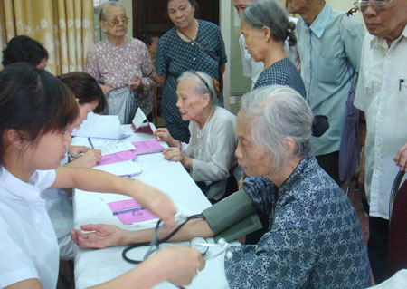 Hệ thống chăm sóc y tế cho người già hiện chưa đáp ứng được nhu cầu ngày càng gia tăng