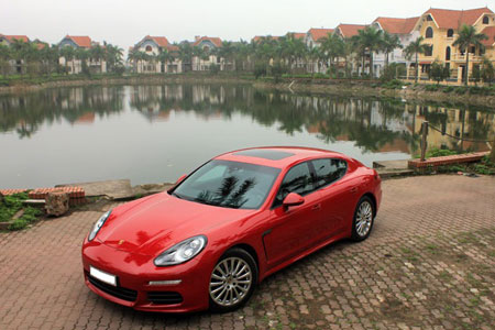 Giá phụ kiện chính hãng của dòng xe hạng sang Porsche Panamara tại Việt Nam giảm đến 30% - Ảnh: Bobi
