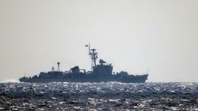 Tàu hộ vệ tên lửa của Trung Quốc tại khu vực hạ đặt trái phép giàn khoan trong vùng đặc quyền kinh tế và thềm lục địa của Việt Nam