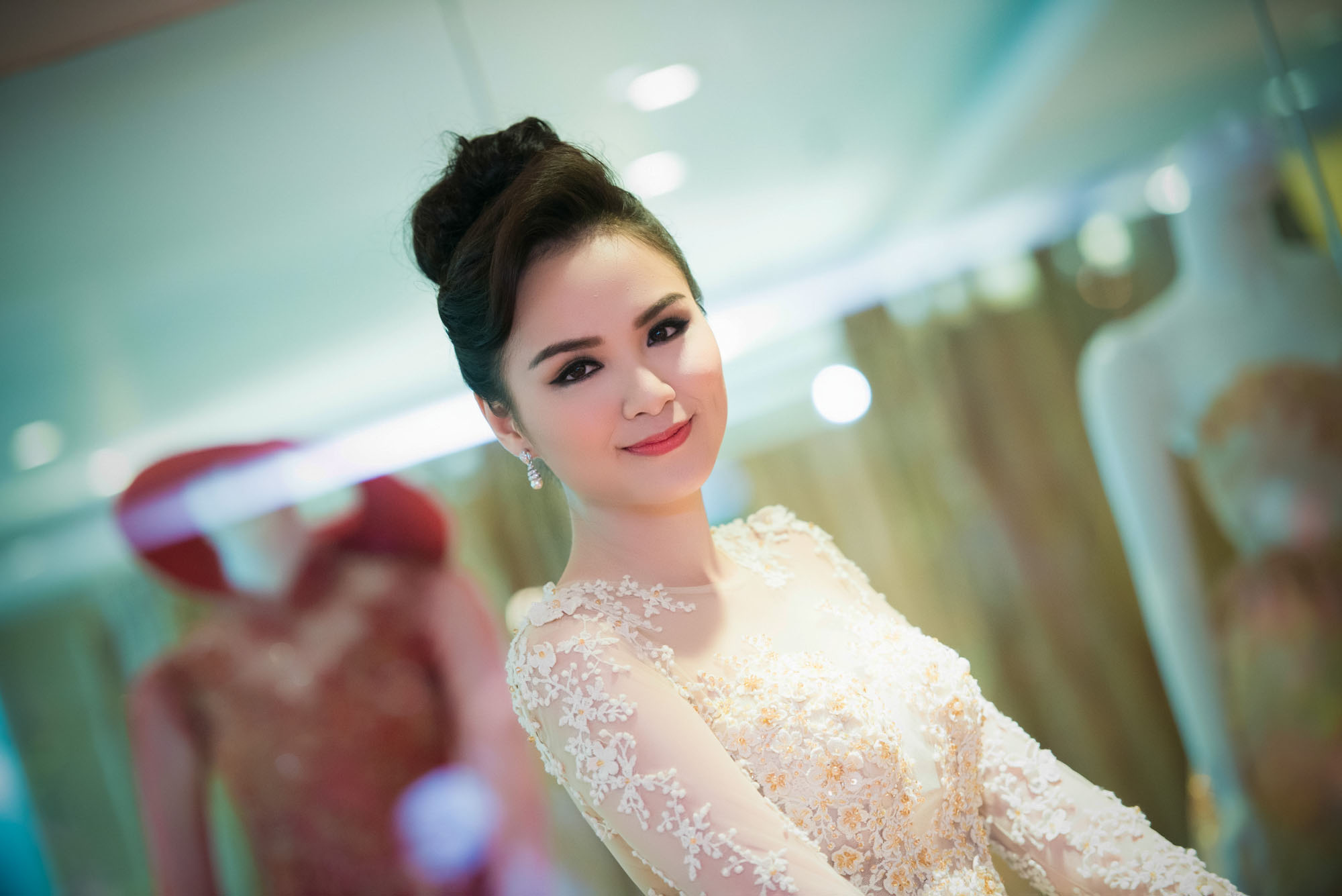 Tối 15/6, Diễm Hương tham gia một sự kiện thời trang tại Hà Nội. 