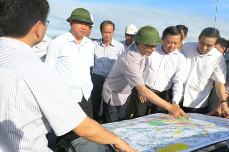 Bộ trưởng kiểm tra tuyến nối cao tốc Cầu Giẽ - Ninh Bình với QL1