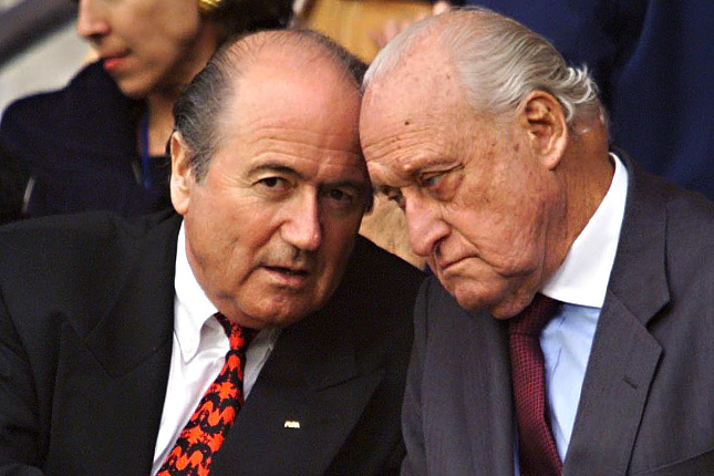 Ông Blatter lần đầu được bầu làm chủ tịch FIFA tháng 3/1998 thay cho Havenlange.