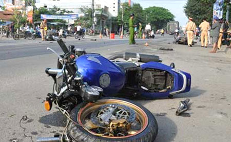 Một vụ tai nạn xe máy do người điều khiển không làm chủ tốc độ