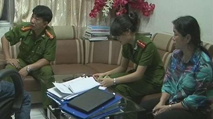 Trước đó, công an đã khám xét nhà 3 cán bộ Quảng Ninh liên quan tới việc tham ô khoảng 9 tỷ đồng