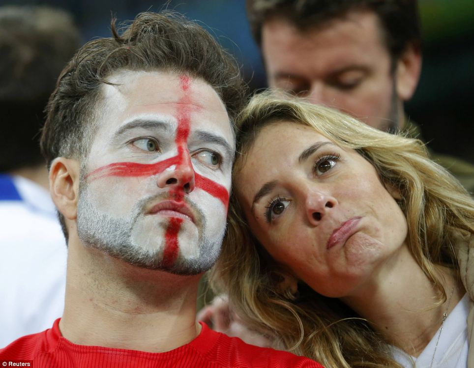 Cặp vợ chồng này tỏ ra vô cùng thất vọng khi đội nhà thua cuộc