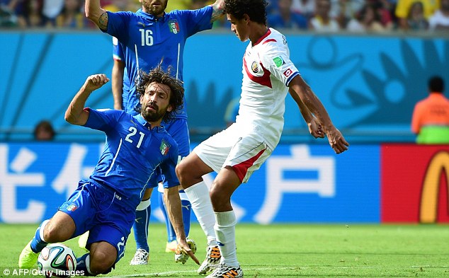 Italia gặp rất nhiều khó khăn trước sự quyết tâm của Costa Rica