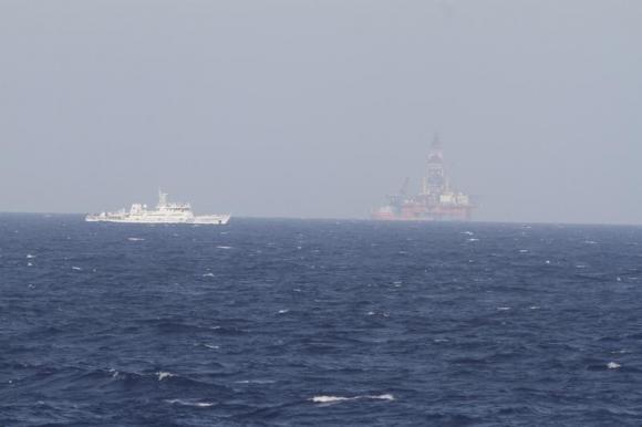 Tàu Hải cảnh của Trung Quốc ở gần khu vực giàn khoan Hải Dương 981 hạ đặt trái phép trên thềm lục địa và vùng đặc quyền kinh tế của Việt Nam trên biển Đông 