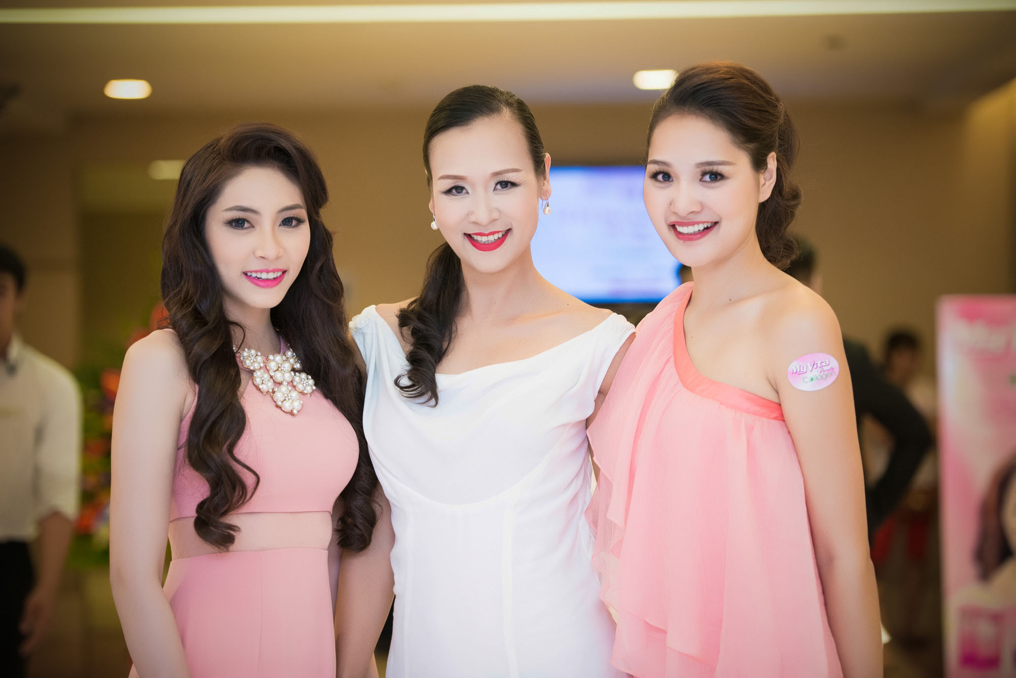 Hoa hậu Đại dương 2014 Đặng Thu Thảo thu hút sự chú ý của đêm tiệc với chiếc đầm hồng kem.
