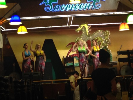 Các vũ công, ca sĩ người nước ngoài đưa về quán bia để câu khách