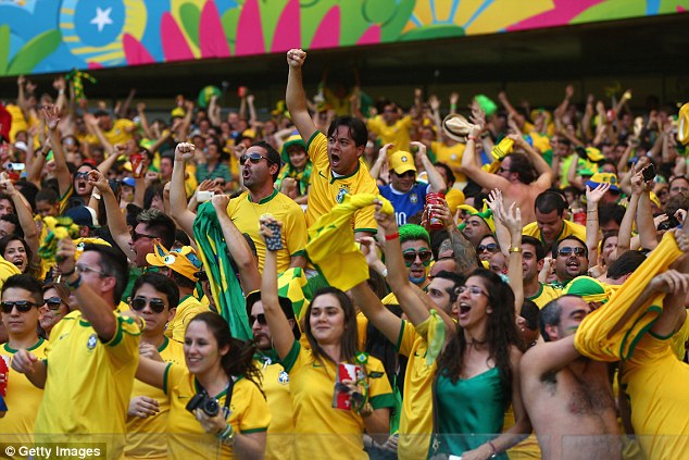 CĐV Brasil vỡ òa hạnh phúc sau loạt sút 11m