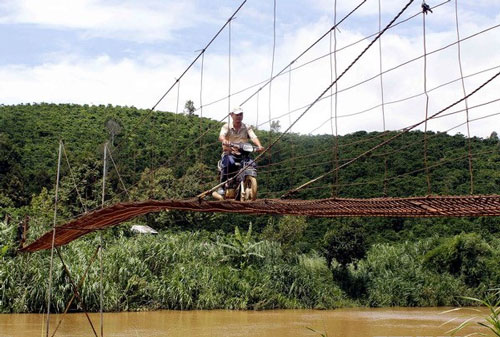 Cầu treo Kim Thanh trên địa bàn xã Lộc Nga (Bảo Lộc) là một trong 15 cầu cần thay thế. (Ảnh: Nguyễn Dũng/TTXVN)