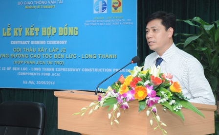 Thứ trưởng Nguyễn Ngọc Đông yêu cầu VEC và các nhà thầu triển khai đồng bộ, đảm bảo tiến độ, chất lượng, mỹ thuật công trình