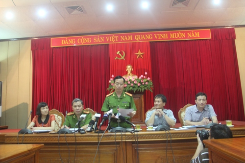Đại tá Dương Văn Giáp tại buổi giao ban thành ủy