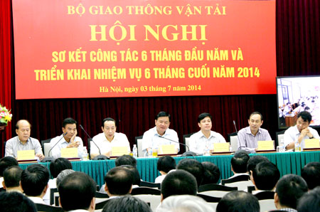 Bộ trưởng Đinh La Thăng chủ trì Hội nghị trực tuyến sơ kết 6 tháng đầu năm, triển khai nhiệm vụ 6 tháng cuối năm của Bộ GTVT sáng 3/7