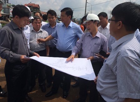 Bộ trưởng Đinh La Thăng trực tiếp kiểm tra hiện trường tuyến QL20 trên địa bàn tỉnh Lâm Đồng