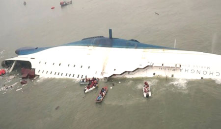 Hiện nay, vẫn còn 11 người mất tích, 293 người chết trong tổng số 476 hành khách trong vụ chìm phà Sewol