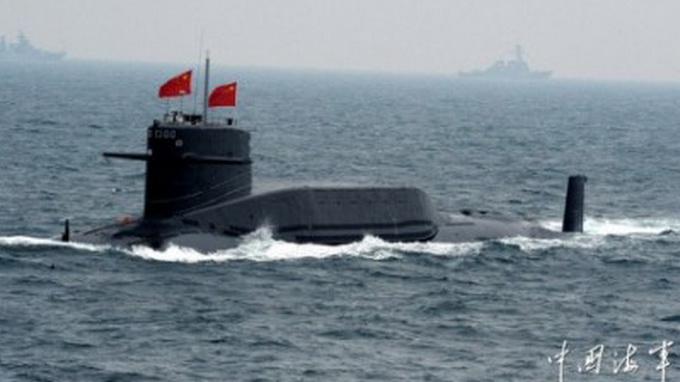 Tàu ngầm của Trung Quốc nổi lên trên biển. Ảnh: Navy.81.cn