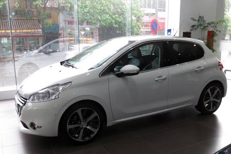 Thaco bắt đầu tung hai dòng xe Peugeot mới ra thị trường trong nước - Ảnh: LHL